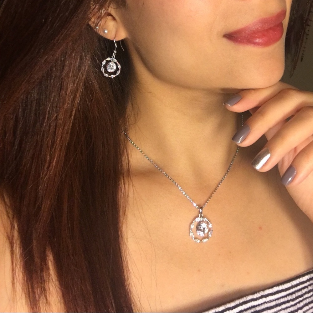 Beautiful silver necklace & earrings set